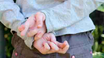 A child crossing his fingers behind his back while lying, which smart parents will have a strategy to deal with.